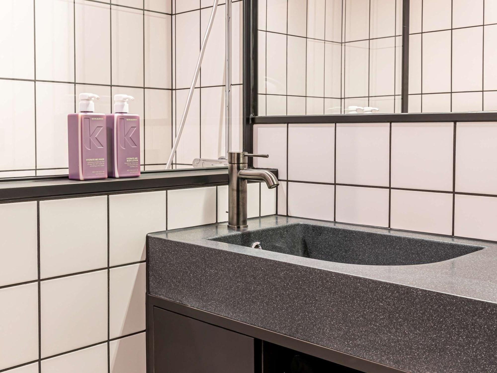 Tribe Paris Saint Ouen Hotel Exterior photo
