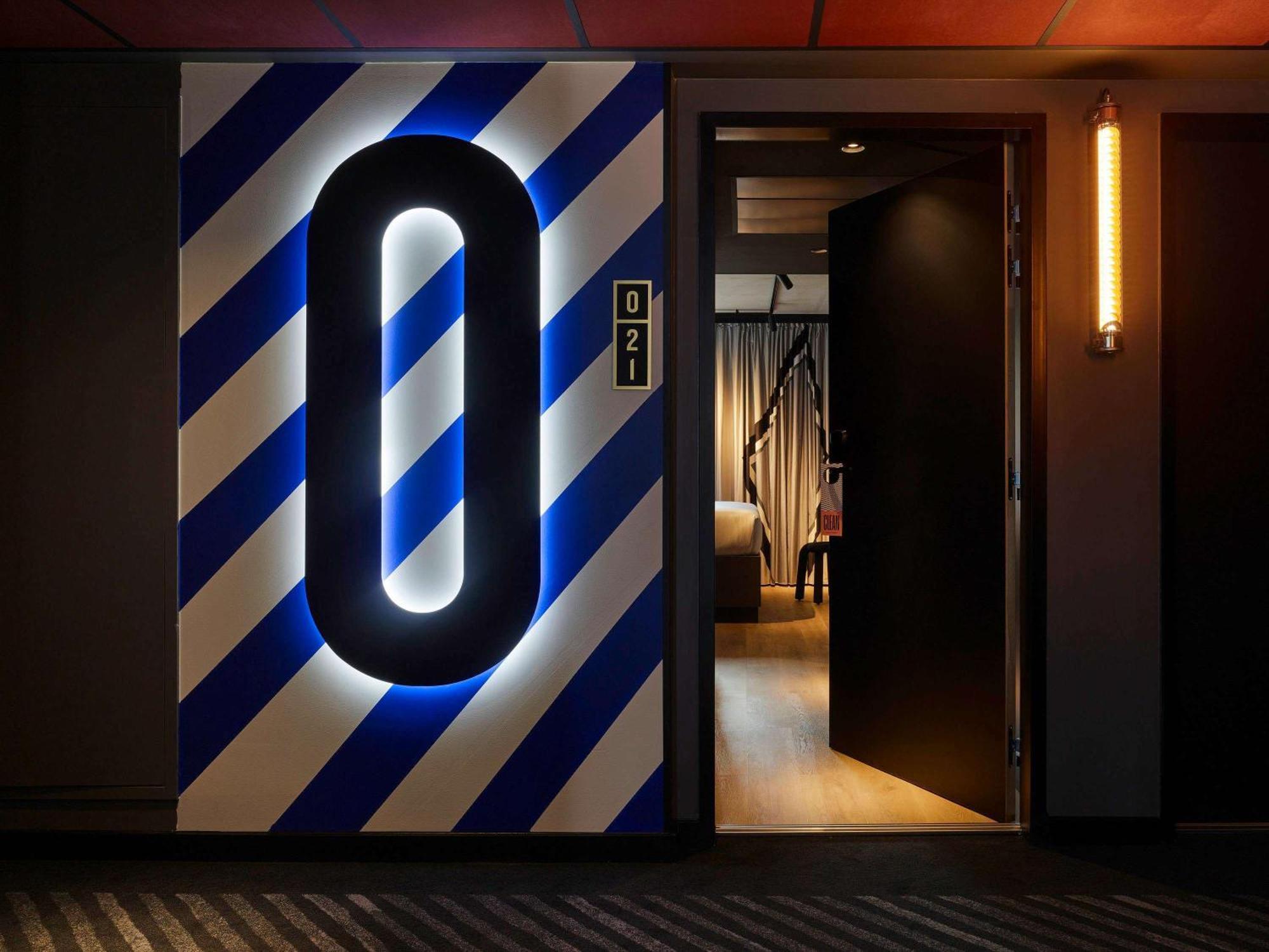 Tribe Paris Saint Ouen Hotel Exterior photo